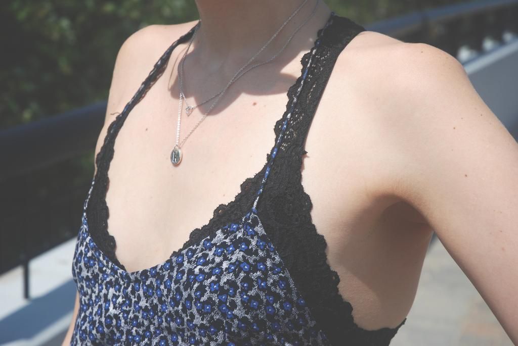 black lace bra, open back dress, floral dress, summer dresses, boho style awfully pretty, Shop compliment, Shop for Jayu